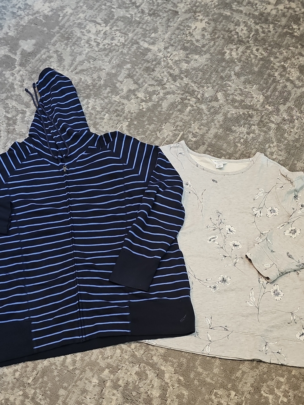 Womens Sweatshirts Size 3x & 4x Zip Up